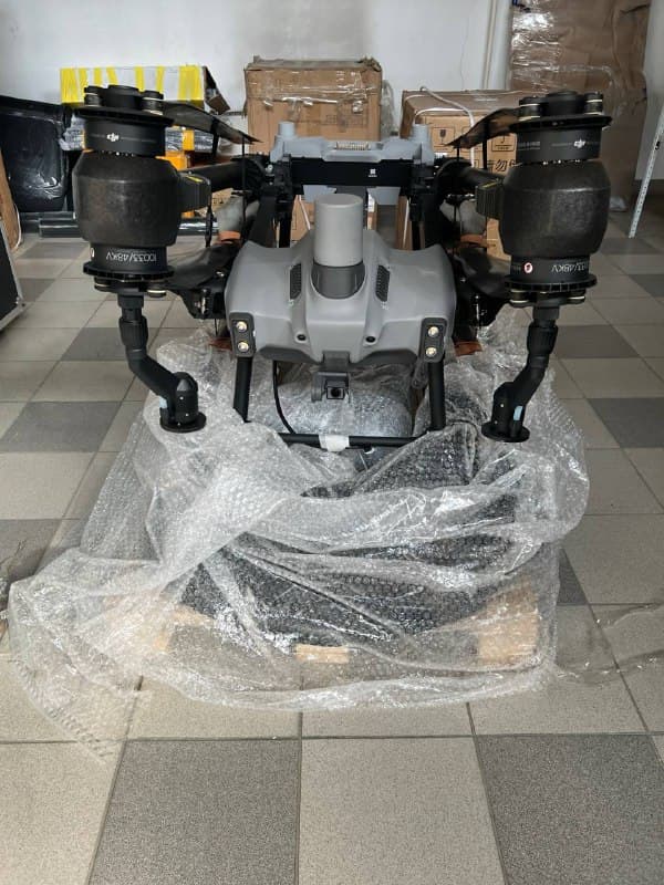 DJI Agras T40 — сельскохозяйственный модульный дрон фото 2