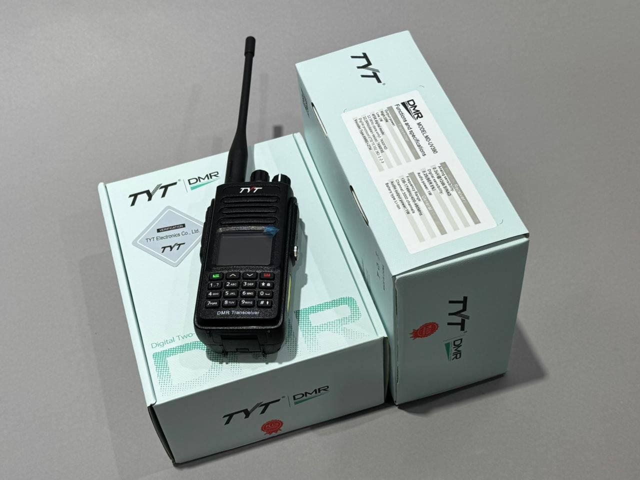 TYT MD-UV390 — двухдиапазонная DMR-радиостанция с GPS